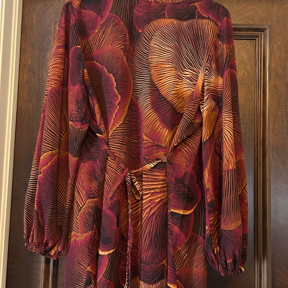 MELISSA MCCARTHY BEAUTIFUL - SPRING/SUMMER/FALL FLOWY TOP - SIZE 0X - NICE! - Picture 2 of 2